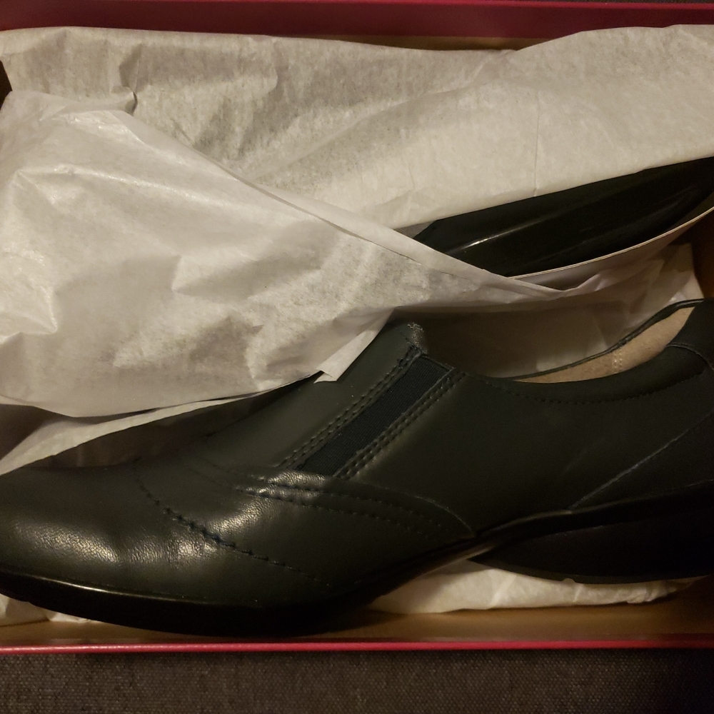 NIB. Naturalizer Womens Clarissa Slipon Navy 9.5